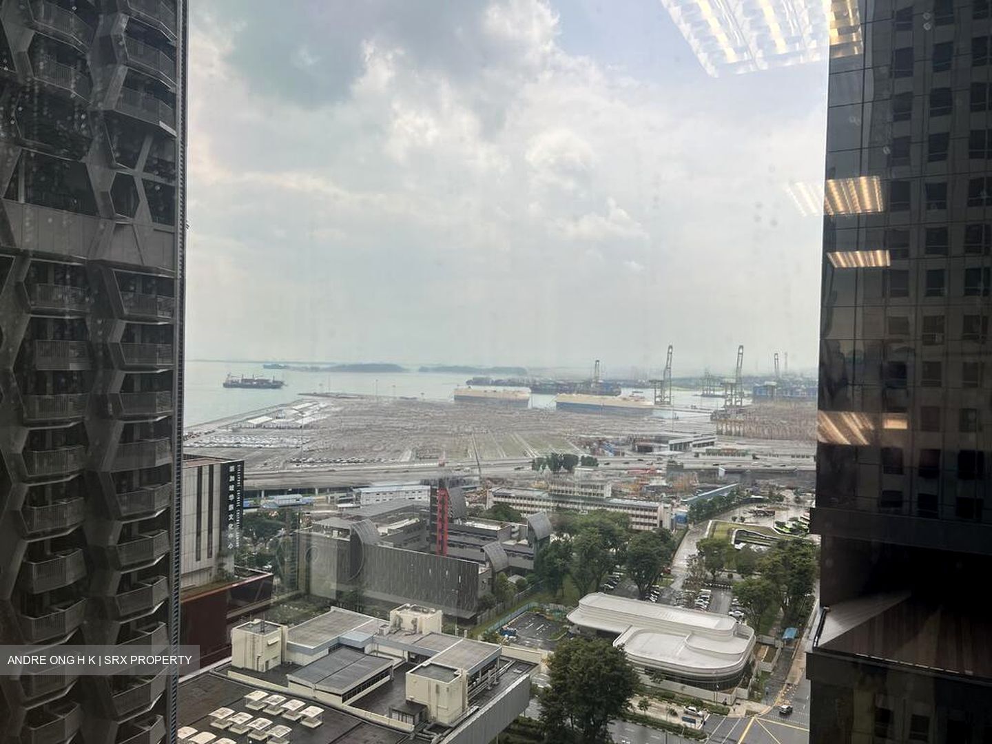 Oue Downtown (D1), Office #576568591